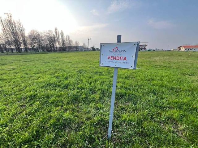 Terreno in vendita a Roncoferraro MN