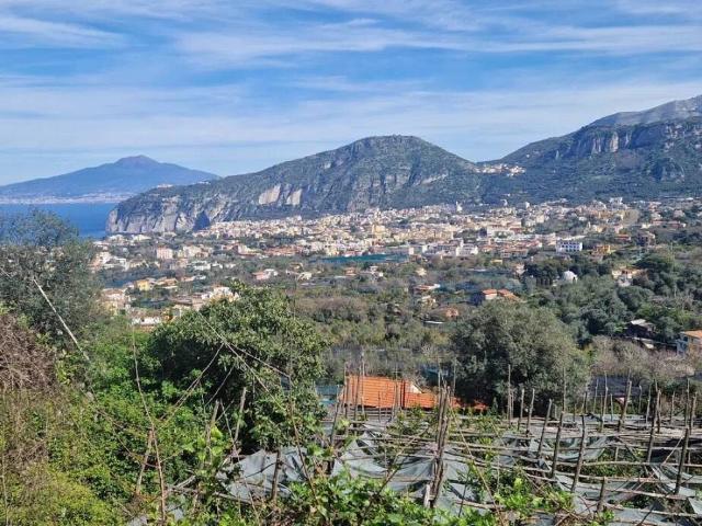 Terreno in vendita a Sant'Agnello NA