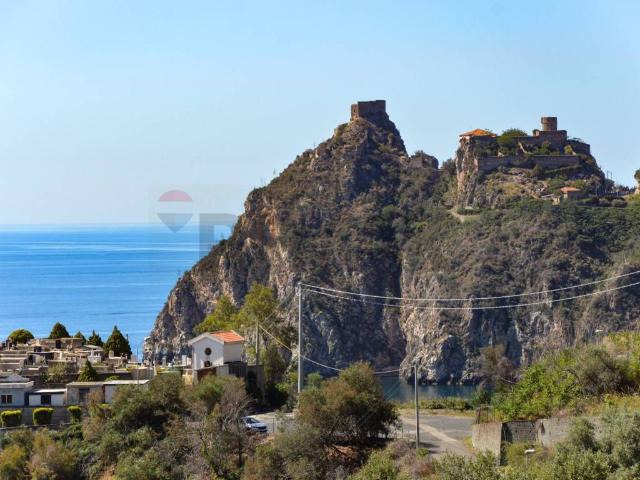 Terreno in vendita a Sant'Alessio Siculo ME