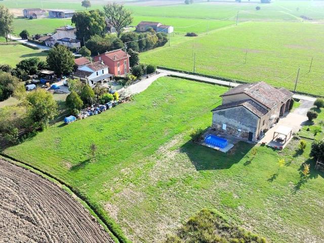 Terreno in vendita a Sissa Trecasali PR