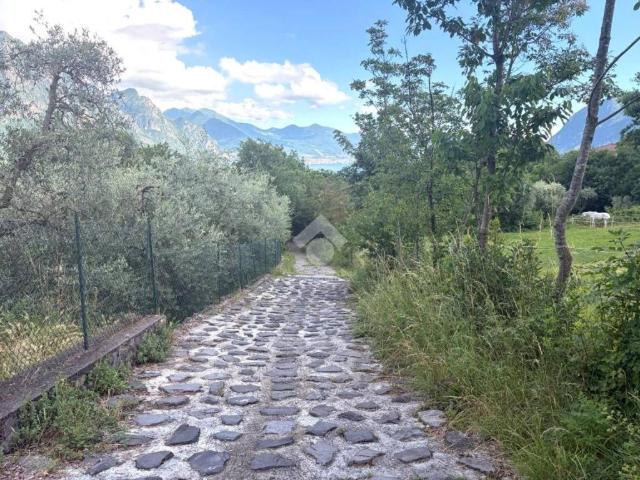 Terreno in vendita a Solto Collina BG