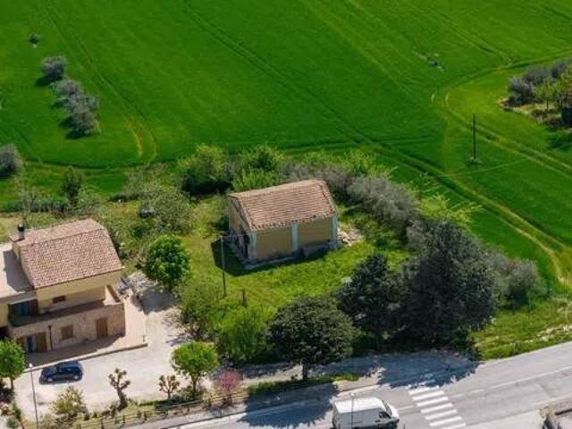 Terreno in vendita a Staffolo AN
