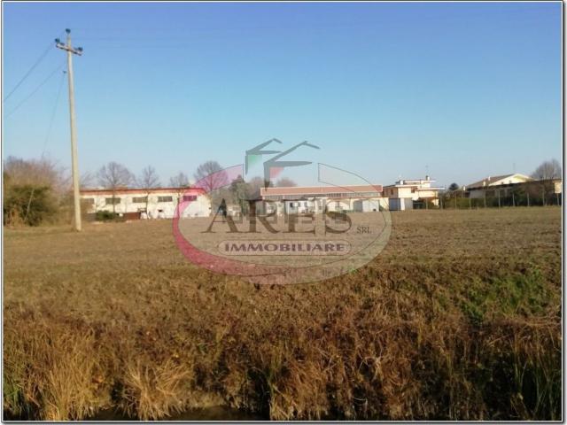 Terreno in vendita di 10400 m² in Via dei laghi