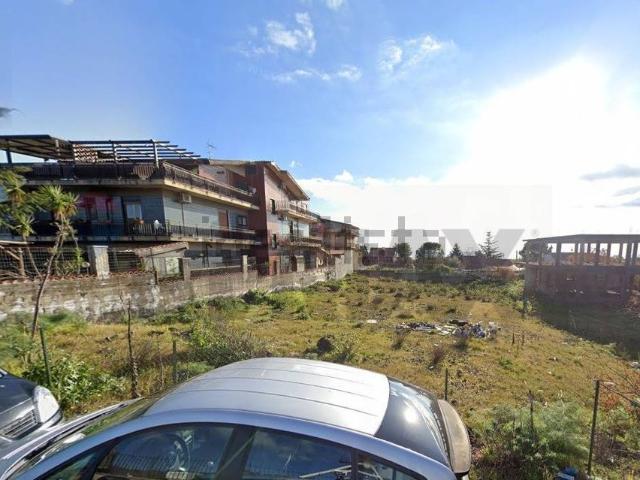 Terreno in vendita di 1040 m² in Via Giuseppe Mirone, 11