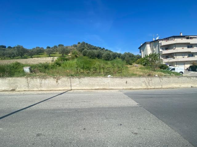 Terreno in vendita di 1050 m² in Via Calabricata, 15