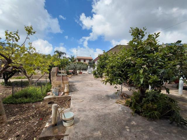 Terreno in vendita di 1050 m² in Via Rigaletta