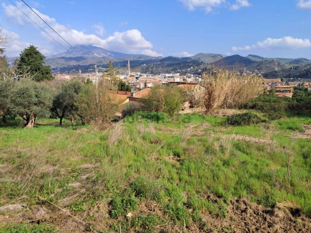 Terreno in vendita di 1057 m² in Via Loreto