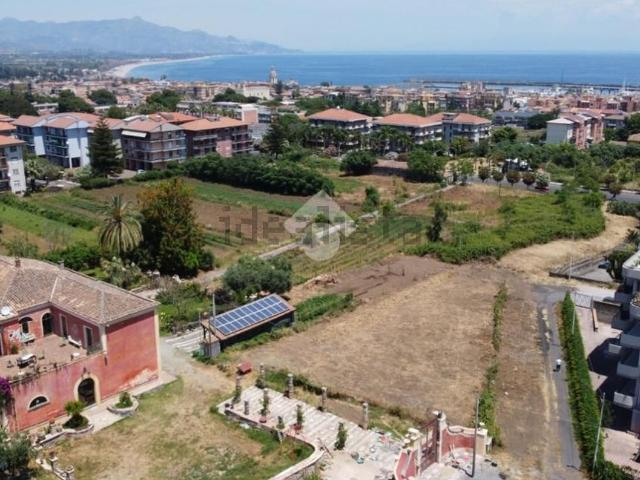 Terreno in vendita di 1064 m² in Via Francesco Scrofina