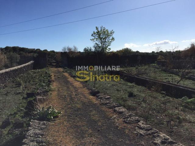 Terreno in vendita di 10750 m² in Contrada SCALILLI