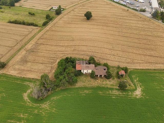 Terreno in vendita di 10000 m² in Via Tortona