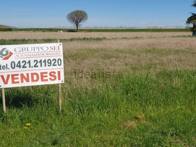 Terreno in vendita di 1000 m² in Via Alcide De Gasperi