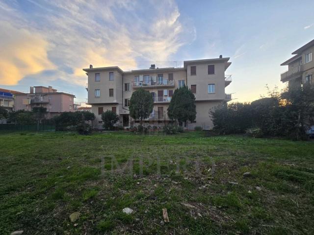 Terreno in vendita di 1000 m² in Via Aurora, 14