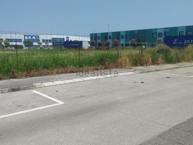 Terreno in vendita di 1000 m² in Via Bologna