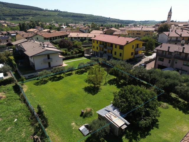 Terreno in vendita di 1000 m² in Via Celestino Ledri