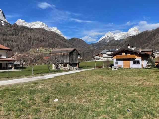 Terreno in vendita di 1000 m² in Via Col di Foglia