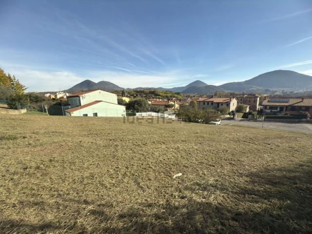 Terreno in vendita di 1000 m² in Via delle Ginestre