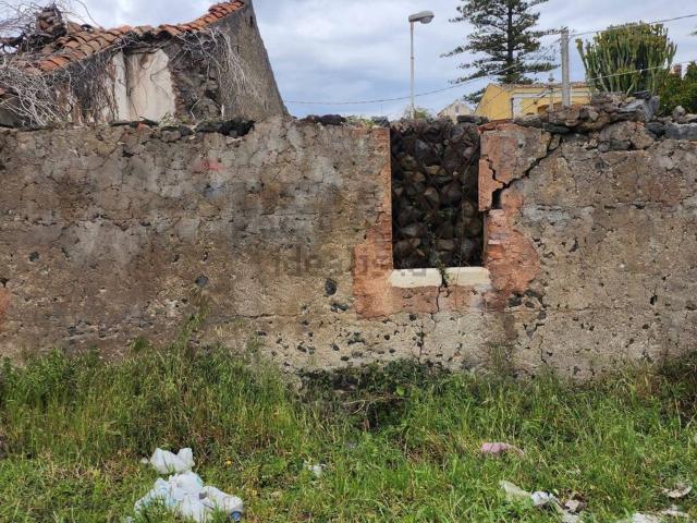 Terreno in vendita di 1000 m² in Via Etnea, 1