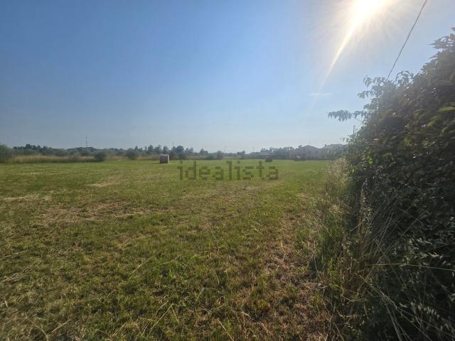 Terreno in vendita di 1000 m² in Via Lanzarini