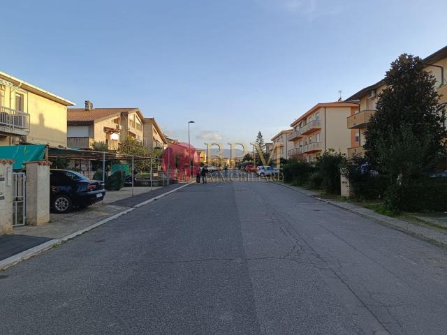 Terreno in vendita di 1000 m² in Via Napoli, 46