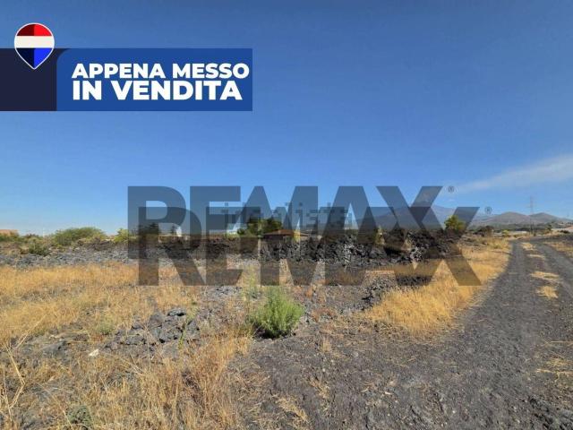Terreno in vendita di 1000 m² in Via Parigi