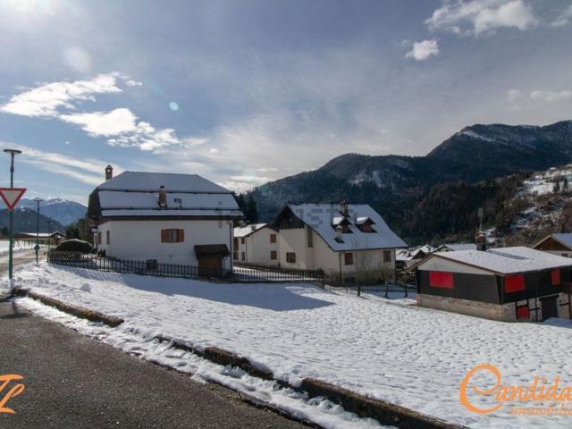 Terreno in vendita di 1015 m² in Via Barc, 4
