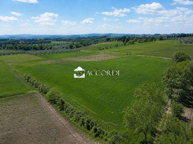 Terreno in vendita di 11400 m² in Via Vallesina, 26