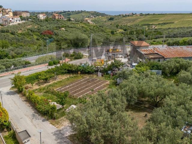 Terreno in vendita di 1140 m² in Via Enrico Mattei