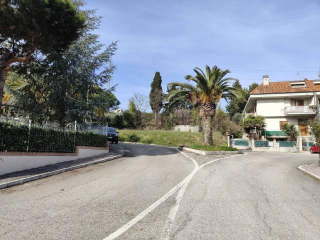 Terreno in vendita di 1160 m² in Via Della Resistenza