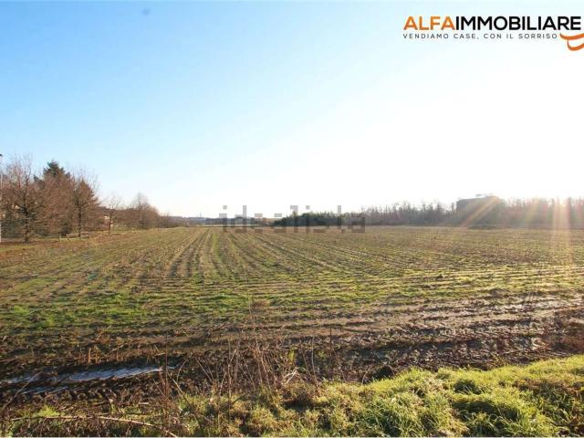 Terreno in vendita di 1160 m² in Via Fratelli Berto Gugl. e Spartaco, 17