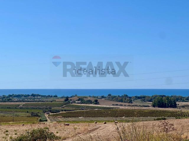 Terreno in vendita di 11743 m² in Via Dei Mirtilli