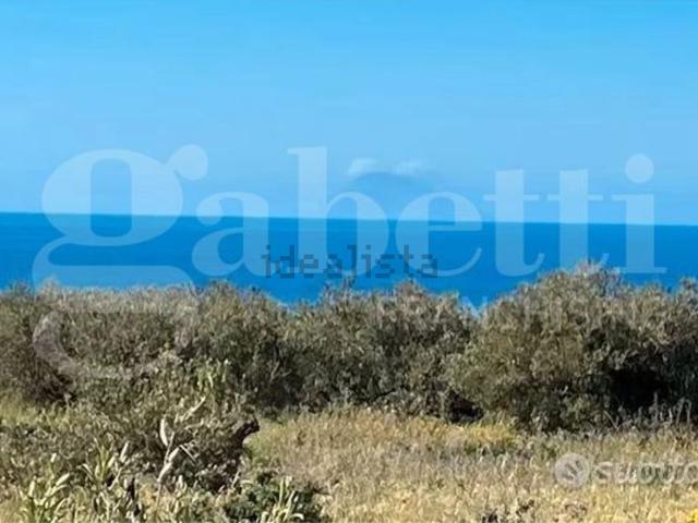 Terreno in vendita di 11000 m² in Via Campi, 36