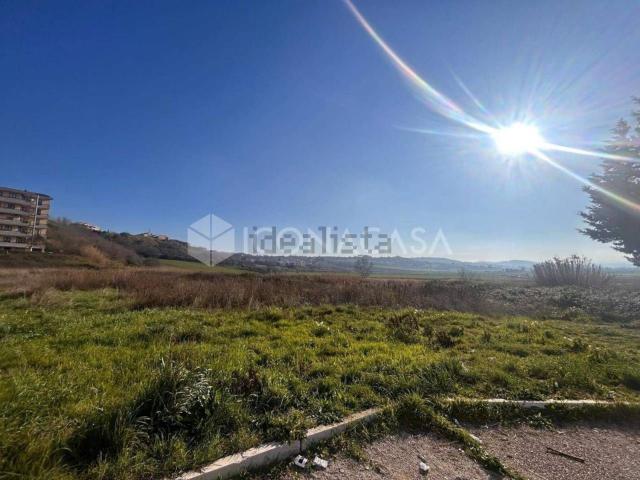 Terreno in vendita di 11000 m² in Via Padova