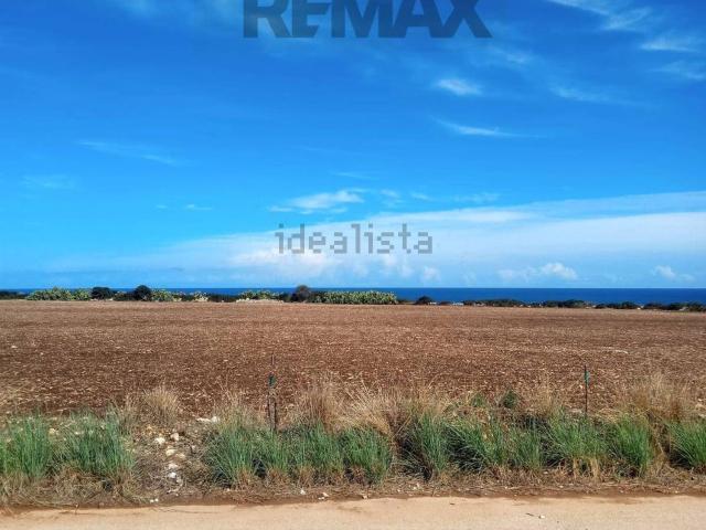 Terreno in vendita di 1100 m² in Via del Corindone