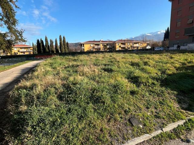 Terreno in vendita di 1100 m² in Via Salaria per l&apos Aquila