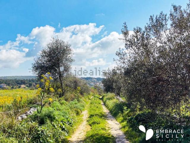 Terreno in vendita di 11020 m² in Contrada Lenza Vacche