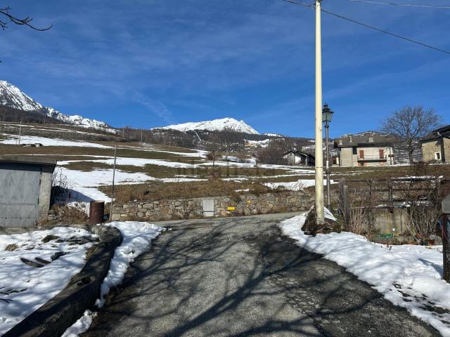 Terreno in vendita di 110 m² in Frazione Berzin, 135
