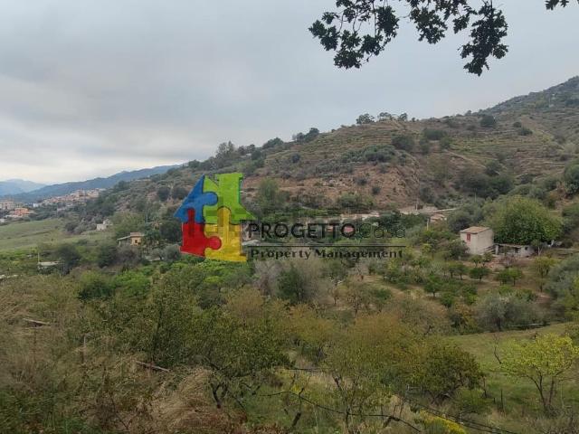 Terreno in vendita di 11120 m² in Contrada gravina