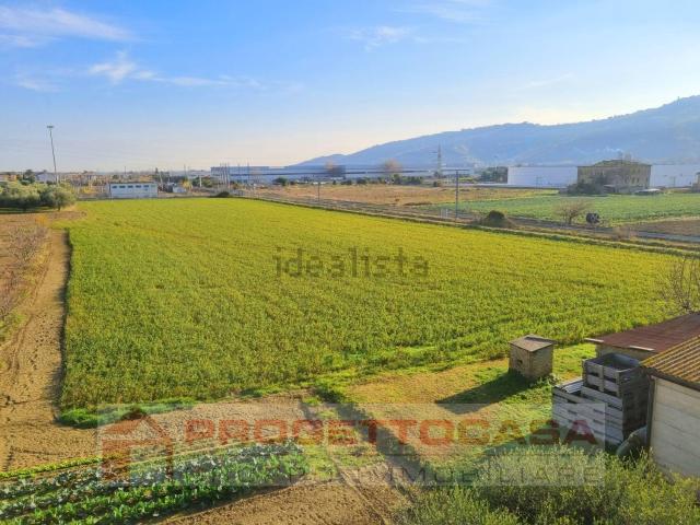 Terreno in vendita di 11384 m² in Via Ottantesima Strada