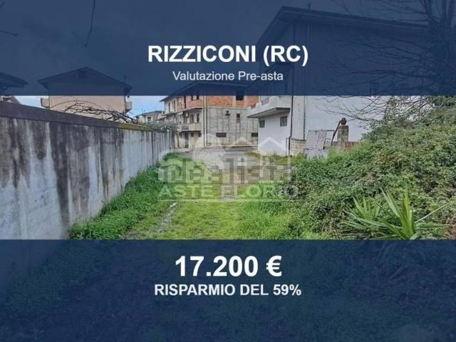 Terreno in vendita di 1240 m² in Via Santa Rita
