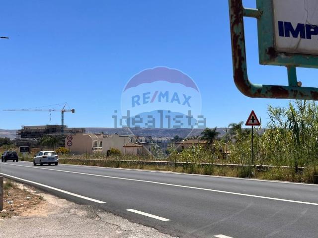 Terreno in vendita di 12500 m² in Strada Statale 115