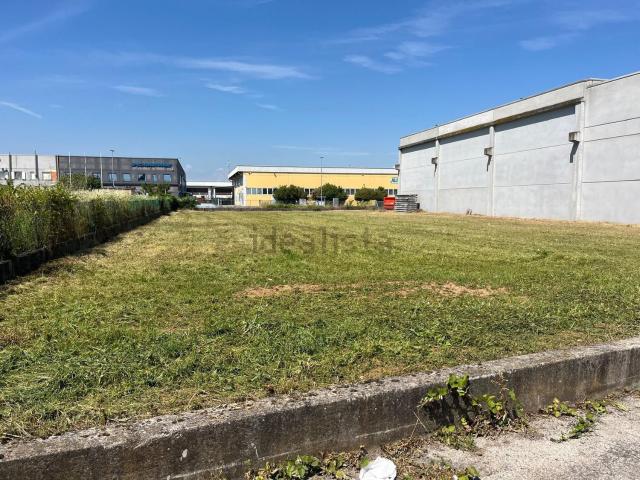 Terreno in vendita di 1275 m² in Via Postumia, 73