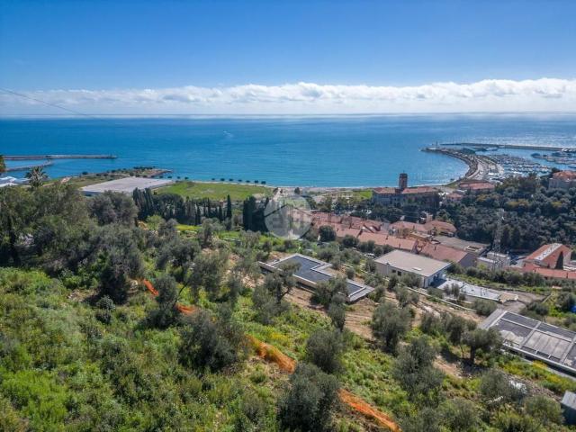 Terreno in vendita di 1200 m² in Piazza Dante