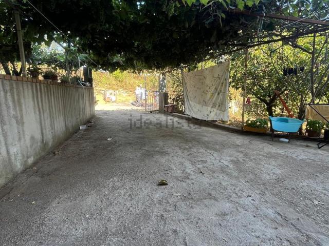 Terreno in vendita di 1200 m² in Via Case Sparse