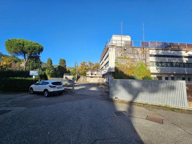 Terreno in vendita di 1200 m² in Via Fontevivo, 25