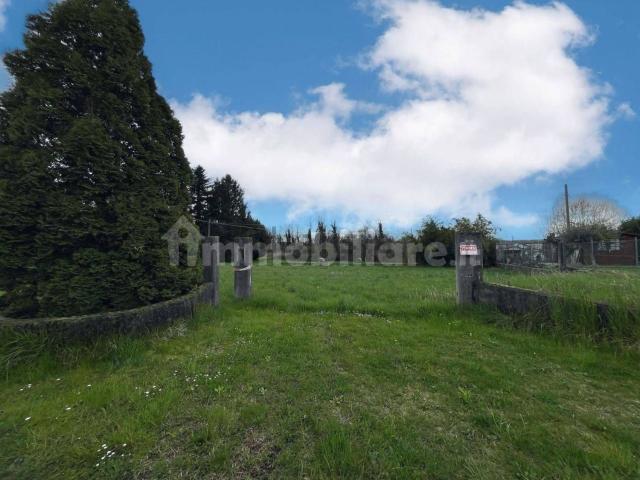 Terreno in vendita di 1220 m² in Via del Bosco