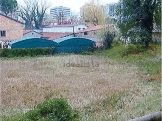Terreno in vendita di 1220 m² in Viale Aleardo Aleardi