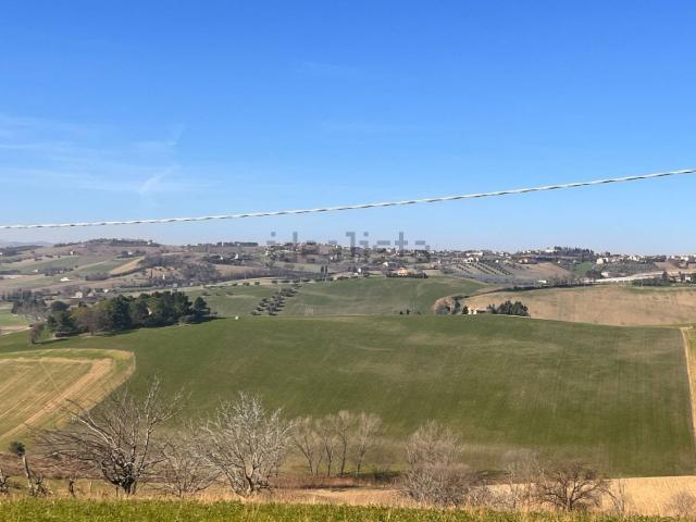 Terreno in vendita di 123301 m² in Strada Provinciale Montefano Recanati, 89