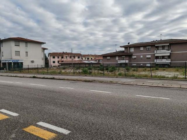 Terreno in vendita di 1373 m² in Via Santissima Trinità