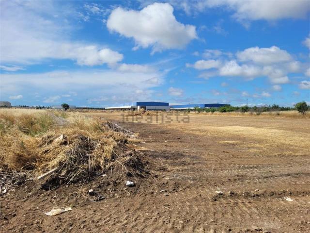 Terreno in vendita di 13700 m² in Via Alcide De Gasperi