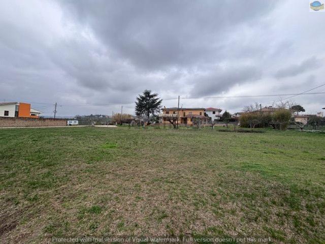 Terreno in vendita di 1375 m² in Via Chieti